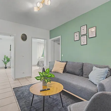 7 Schlafplätze - Wlan, Terasse, Parkplatz, Küche Apartment *